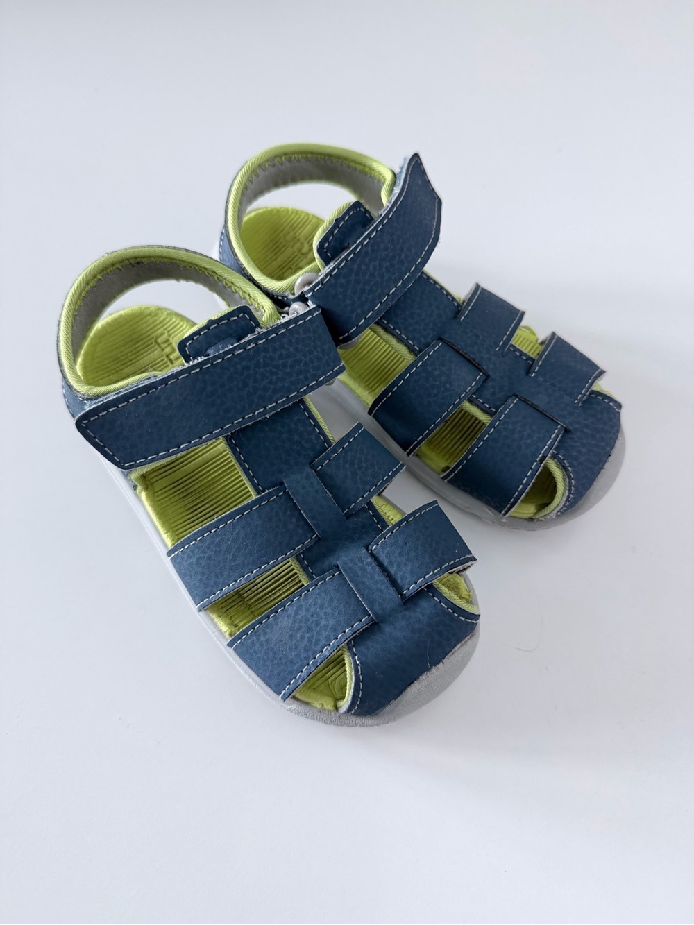 See Kai Run FlexiRun Sneakers Size 10